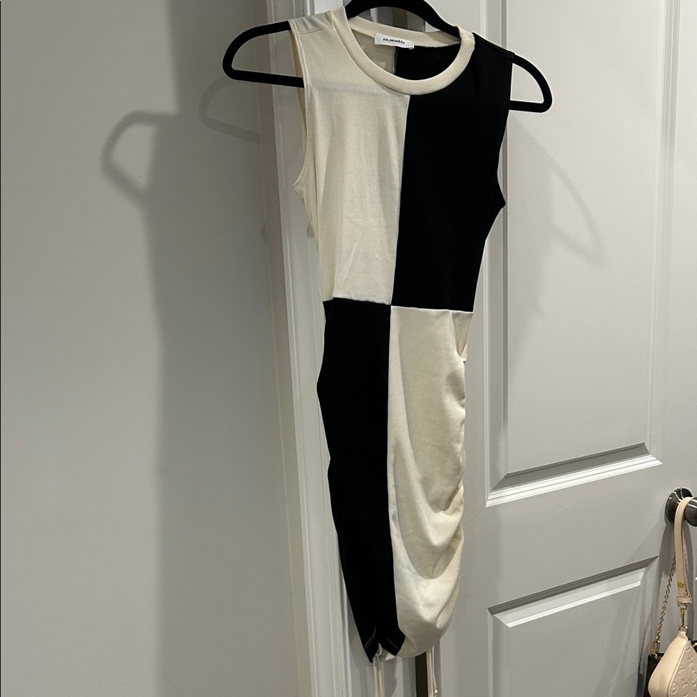 Chic Monochrome Sleeveless Mini Dress